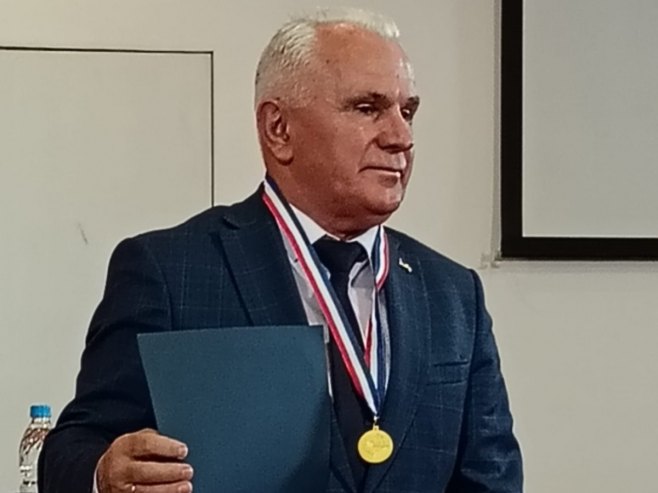 Arlov primio priznanje i medalju Tesline Naučne Fondacije