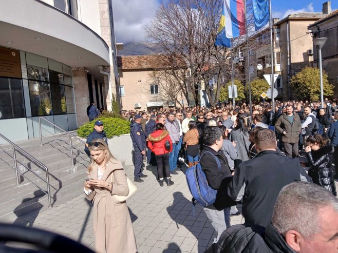 Ponovo protest u Trebinju zbog napada na maloljetnika (FOTO/VIDEO)