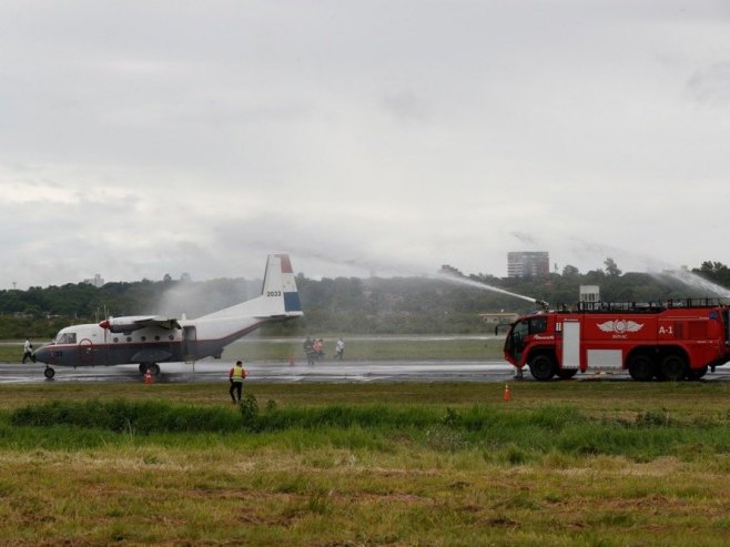 SAD: Avion eksplodirao u vazduhu i srušio se na raskrsnicu, strahuje se da nema preživjelih (VIDEO)