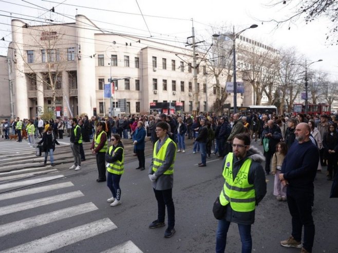 Studenti blokirali sva tri mosta u Novom Sadu