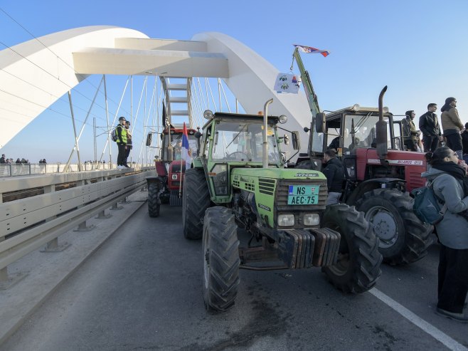 Studenti blokirali sva tri mosta u Novom Sadu