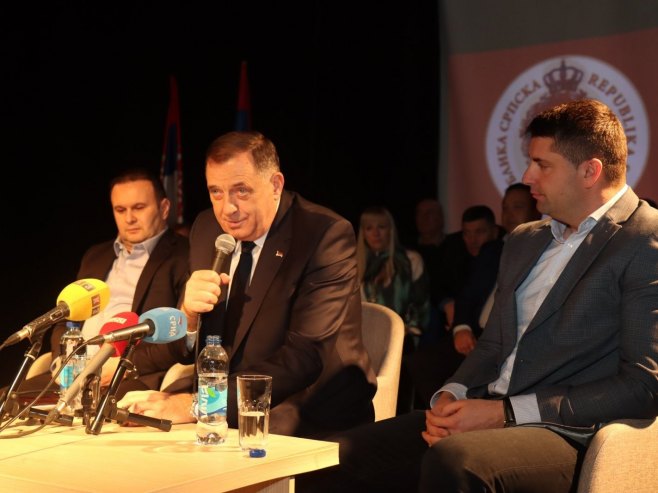 Dodik sa građanima Istočnog Sarajeva (FOTO)