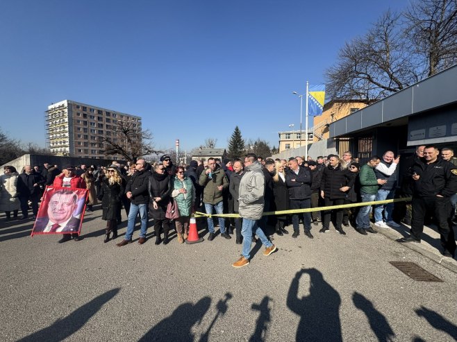 Brojni građani pred Sudom BiH; Podrška predsjedniku  Srpske i v.d. direktora Službenog glasnika (FOTO)