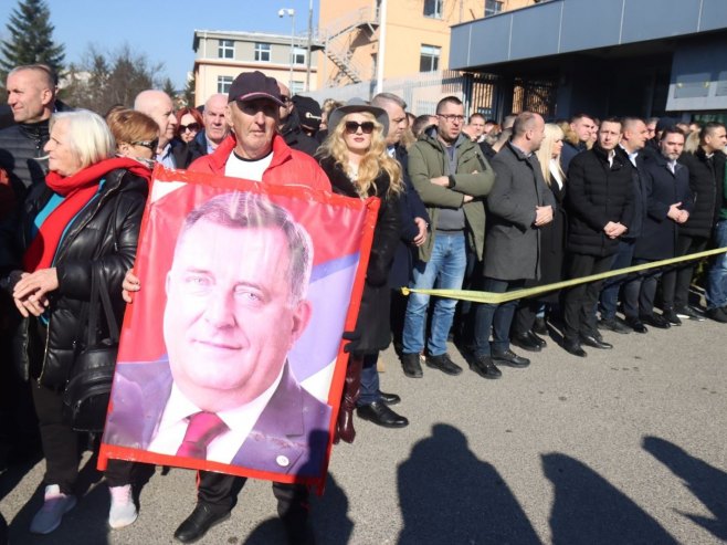 Јasna poruka okupljenih: Ako osude predsjednika Srpske, onda je BiH pred potpunim raspadom (FOTO/VIDEO)