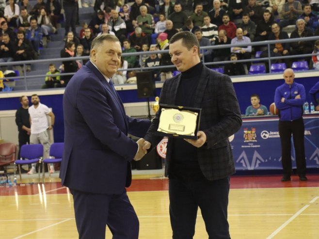 UŽIVO - Finale Kupa; Predsjedniku Srpske zlatna plaketa za zasluge na razvoju i unapređenju košarke