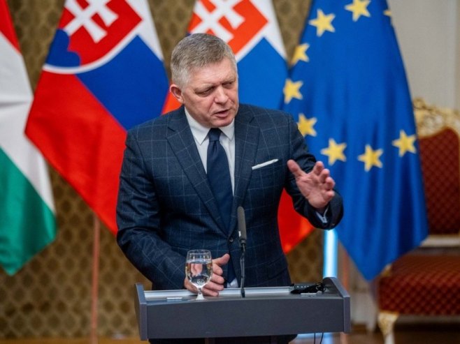 Robert Fico (foto: EPA-EFE/JAKUB GAVLAK) - 