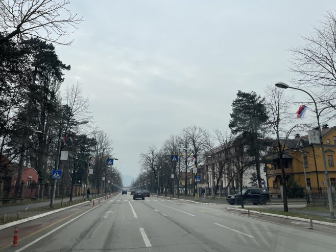 Ulice Banjaluke ukrašene zastavama Srpske i Srbije - Foto: RTRS