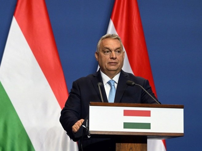 Viktor Orban (foto: EPA-EFE/SZILARD KOSZTICSAK) - 