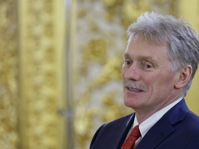 Dmitrij Peskov (foto: EPA-EFE/EVGENIA NOVOZHENINA) - 