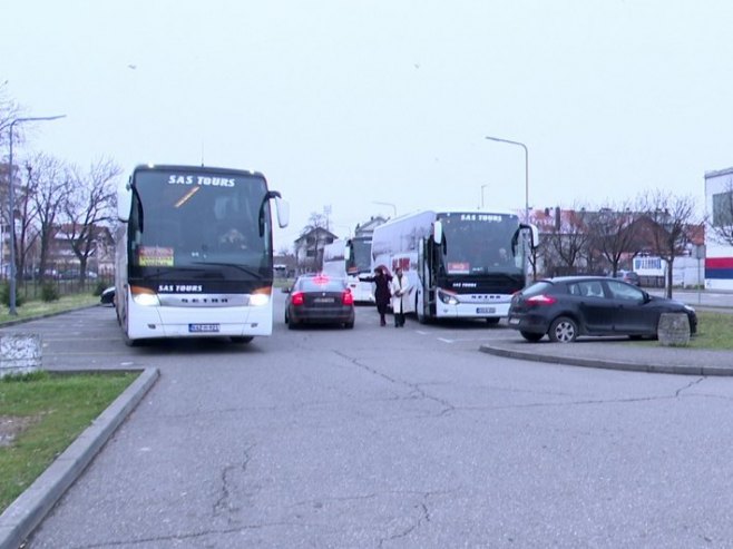 Bijeljinci otišli u Beograd darivati krv (foto: infobijeljina.com) - 