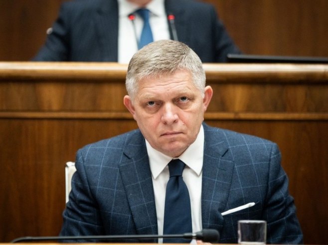 Robert Fico (foto: arhiva/EPA-EFE/JAKUB GAVLAK) - 