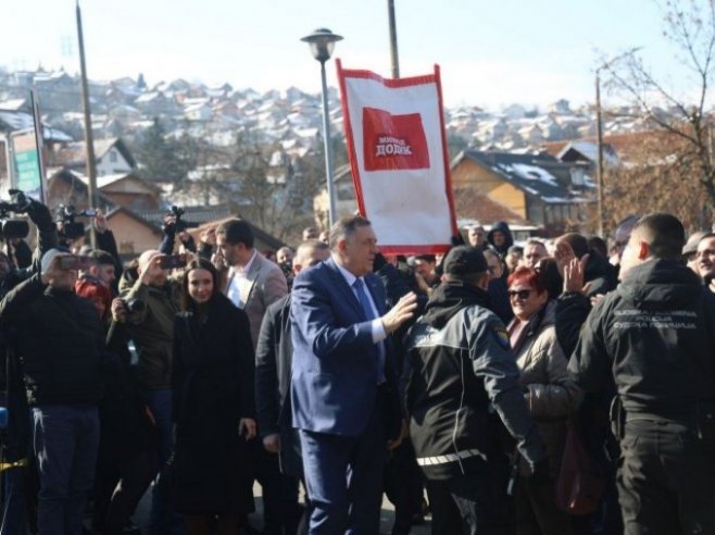 Predsjednik Srpske uz veliki aplauz stigao u Sud BiH (VIDEO)