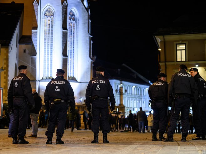 Policija u Austriji (Foto: EPA-EFE/MAX SLOVENCIK) - 