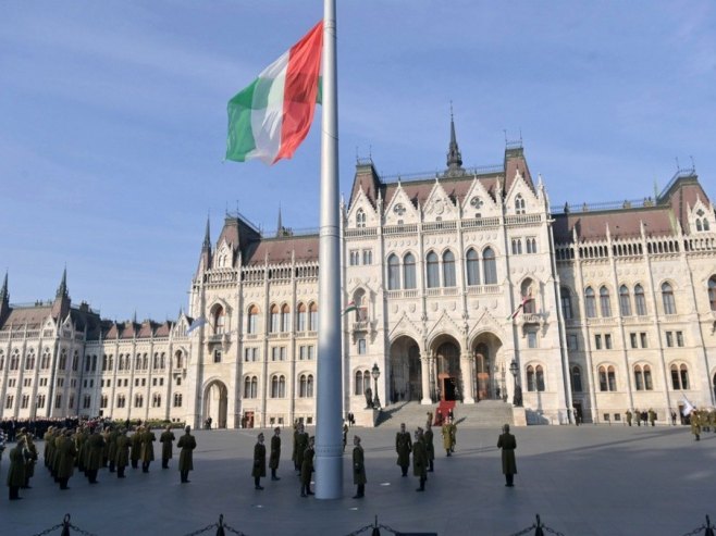 Budimpešta (Foto: EPA-EFE/Noemi Bruzak) - 