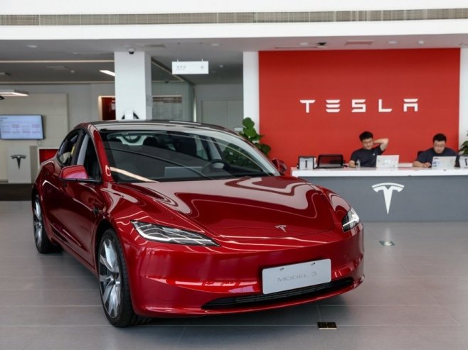 Tesla model 3 (foto: EPA-EFE/WU HAO) - 