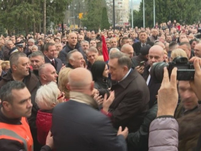 Predsjednik Srpske stigao na veliki narodni miting