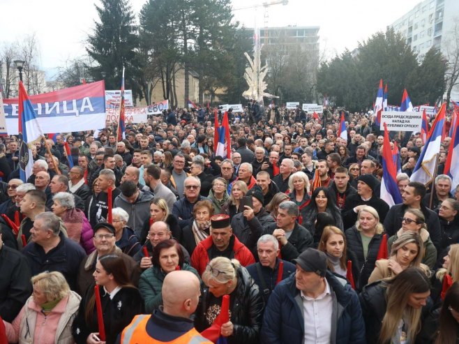 Veliki narodni miting u Banjaluci: Narod jednoglasno poručio - uvijek uz svog predsjednika (FOTO/VIDEO)