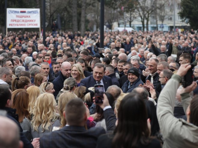 Predsjednik Srpske stigao na veliki narodni miting (VIDEO)