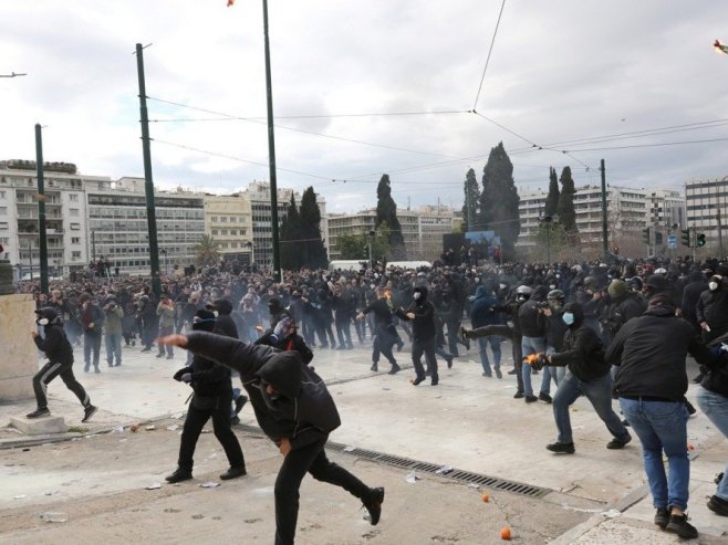 Policija upotrijebila suzavac tokom demonstracija u Atini (VIDEO)