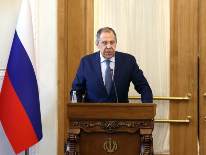 Sergej Lavrov (foto: EPA-EFE/ABEDIN TAHERKENAREH) - 