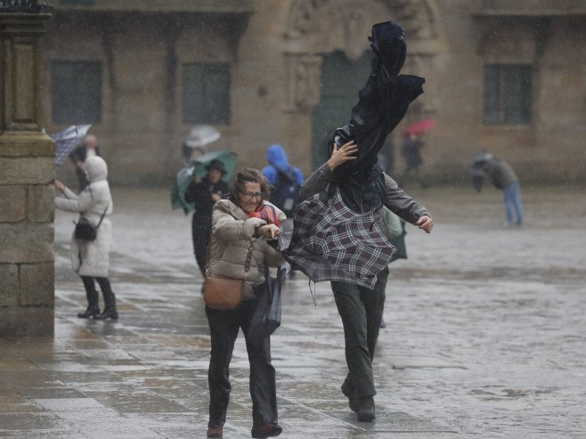 Nevrijeme u Španiji (Foto: EPA-EFE/LAVANDEIRA JR) - 