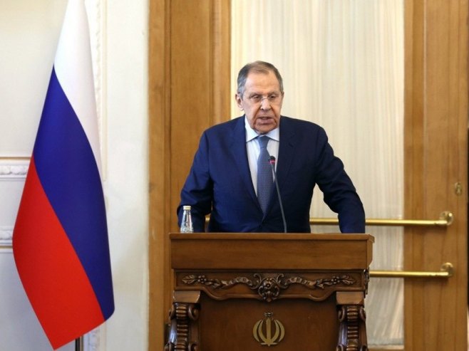 Sergej Lavrov (foto: EPA-EFE/ABEDIN TAHERKENAREH) - 