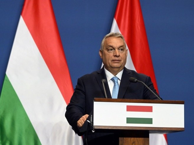 Viktor Orban (foto: EPA-EFE/SZILARD KOSZTICSAK) - 