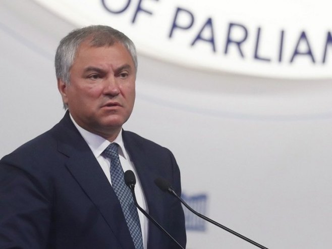 Volodin: Francuzi u histeriji donose odluke koje krše međunarodno pravo