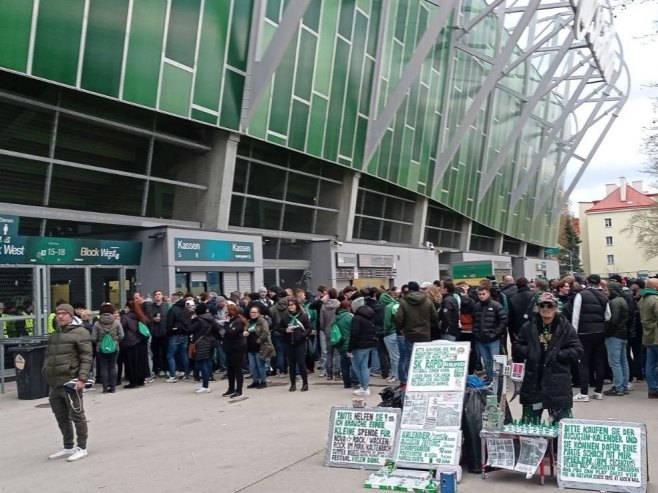 Velika gužva pred stadionom u Beču uoči duela Rapida i Borca (FOTO/VIDEO)