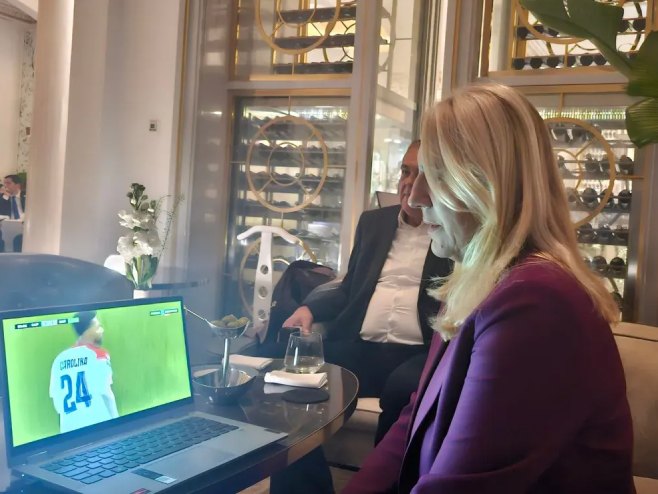 Cvijanovićeva gleda Borac (Foto: instagram.com/zeljka.cvijanovic) Cvijanovićeva gleda Borac (Foto: instagram.com/zeljka.cvijanovic) -