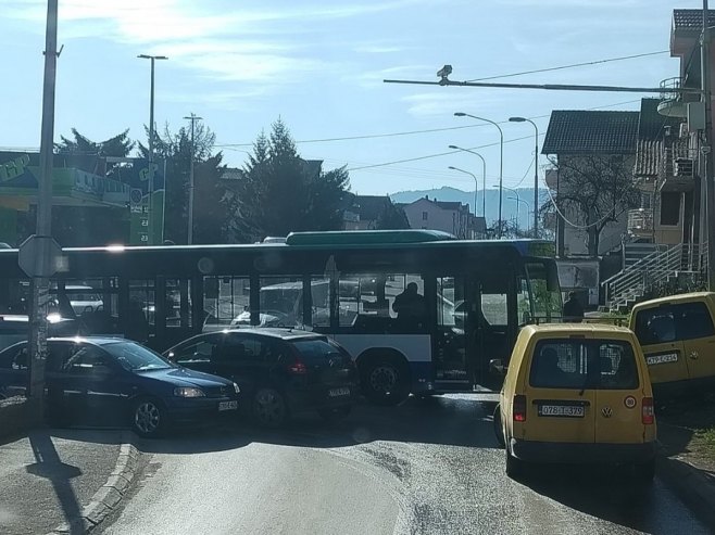 Saobraćajna nezgoda (foto: viber/grupa) - 