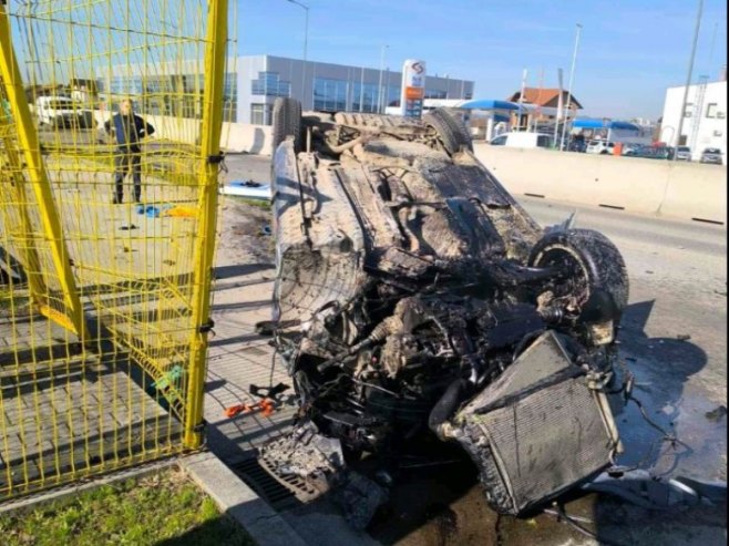 Povrijeđen vozač automobila u saobraćajnoj nezgodi u Trnu