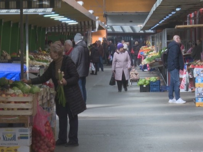 Kupci na banjalučkoj pijaci se žale na cijene (VIDEO)