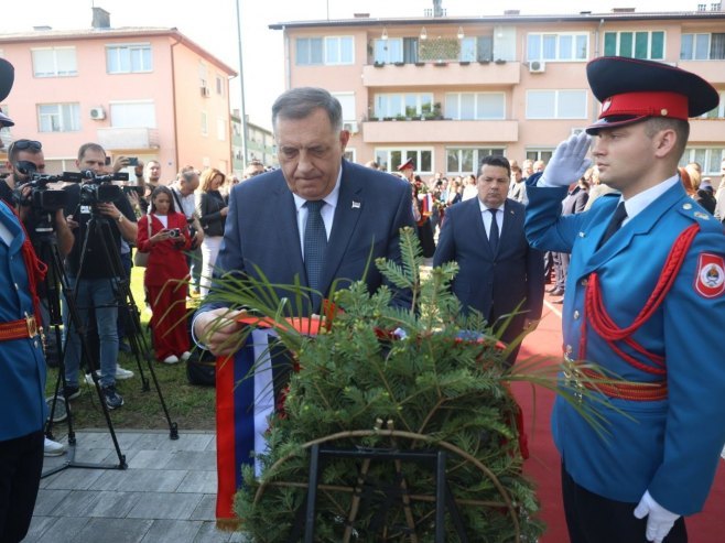 Položeni vijenci na spomen-obilježje Srbima ubijenim u "Bljesku" (FOTO/VIDEO)
