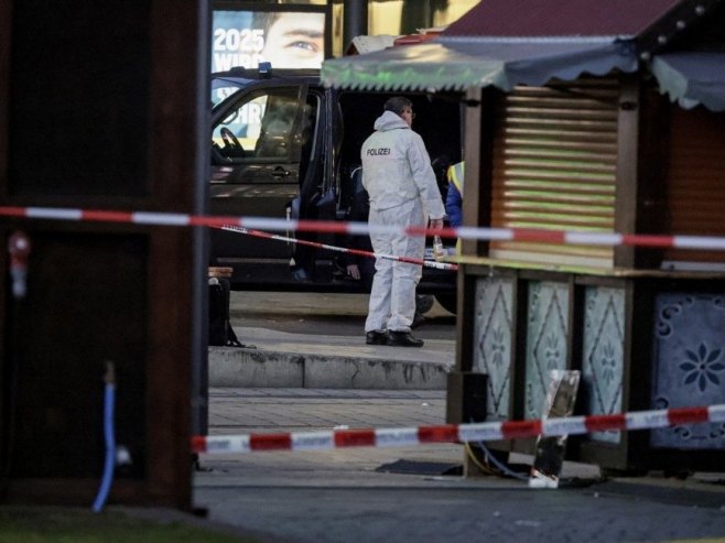 Auto udario grupu pješaka u Štutgartu, povrijeđeno osmoro, nema naznaka da je riječ o napadu (FOTO/VIDEO)