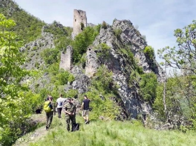 Novo Goražde: Planinari iz Srpske pohodili sredovijekovni utvrđeni grad Samobor (VIDEO)
