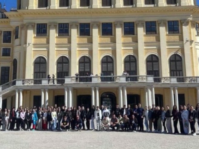 Maturanti u Beču Maturanti u Beču - Foto: RTRS
