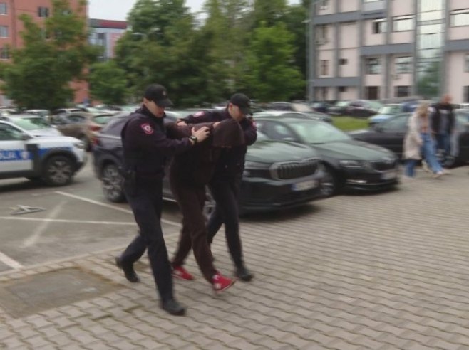 Sprovođenje osumnjičenog za ubistvo u Banjaluci Sprovođenje osumnjičenog za ubistvo u Banjaluci - Foto: RTRS