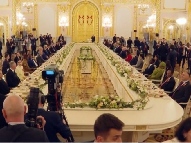Putin nazdravio za pobjedu, mir i blagostanje