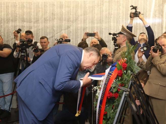Obilježavanje Dana Vojske Republike Srpske, kasarna Kozara Obilježavanje Dana Vojske Republike Srpske, kasarna Kozara - Foto: predsjednikrs.rs/Borislav Zdrinja