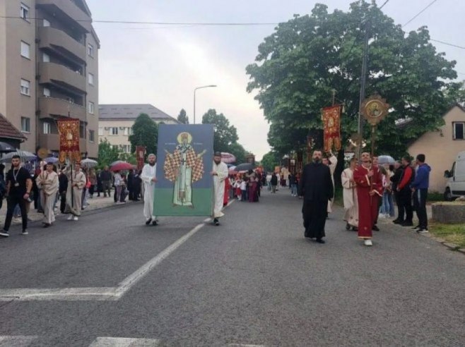 U svenarodnoj litiji u Nikšiću više hiljada ljudi