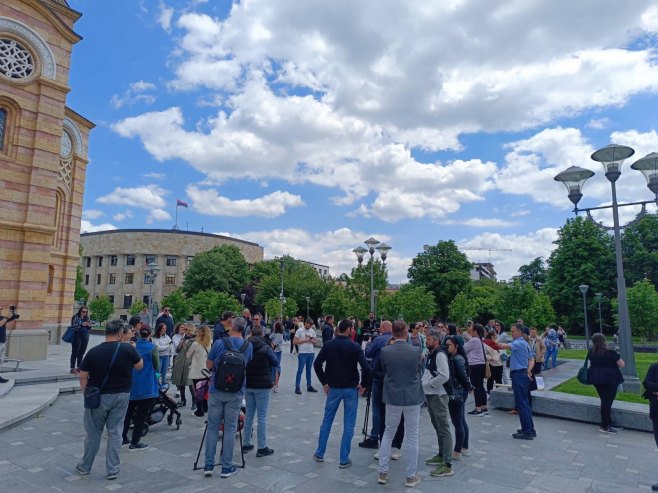 Protest roditelja djece koja pohađaju privatne vrtiće zbog neredovne isplate subvencija Protest roditelja djece koja pohađaju privatne vrtiće zbog neredovne isplate subvencija - Foto: RTRS