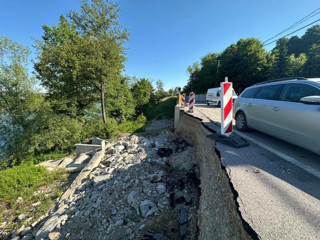 Opasno klizište u Priječanima: Mještani zabrinuti, najavljuju podnošenje krivične prijave (FOTO/VIDEO)