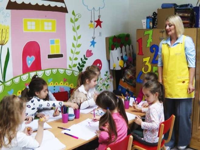 Vaspitačica Slađana Kučuk Vaspitačica Slađana Kučuk - Foto: RTRS