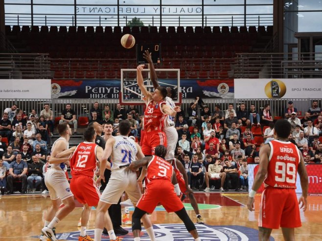 Zvezda u polufinalu plej-ofa ABA lige; Crveno-bijeli savladali Igokeu (FOTO)