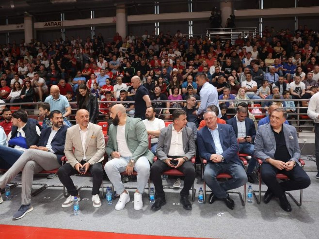 Dodik i Višković na utakmici Igokee i Crvene zvezde u Laktašima