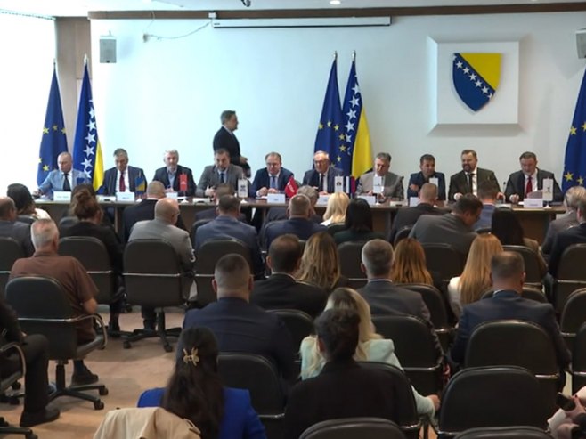 Nacionalni interes ili sarajevska platforma? Može li kriza u BiH biti riješena bez SNSD-a? (VIDEO)