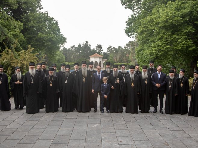 Princ Filip priredio večeru za patrijarha i arhijereje SPC