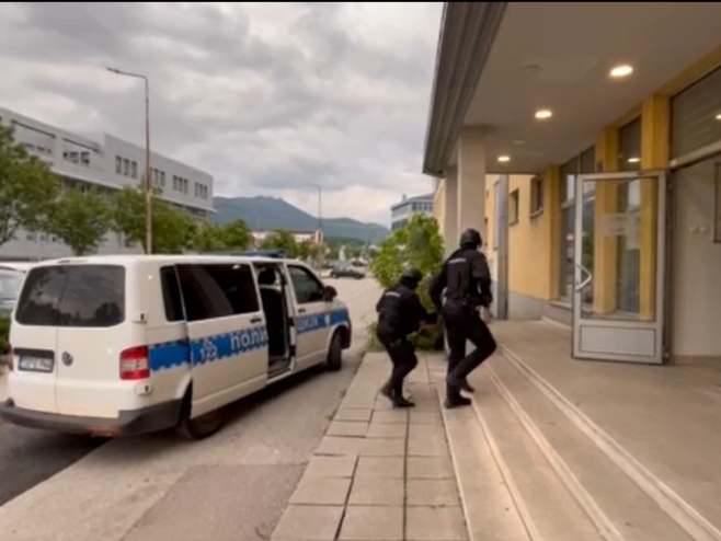 Uhapšen dvojac iz Sarajeva - predstavljali se kao Đorđe Ždrale i iznuđivali novac prijetnjama (VIDEO)
