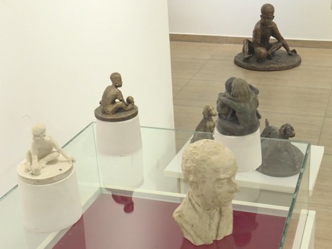 Izložba skulptura u Brčkom Izložba skulptura u Brčkom - Foto: RTRS